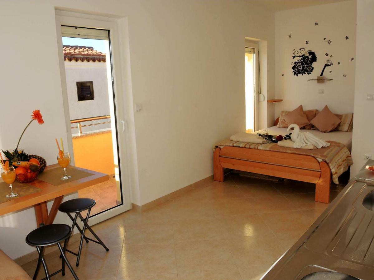 Iva Apartmani Tribalj المظهر الخارجي الصورة
